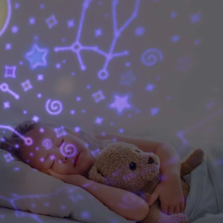 Lampka nocna projektor gwiazd LED USB obrotowy 6 motywów pilot jelonek